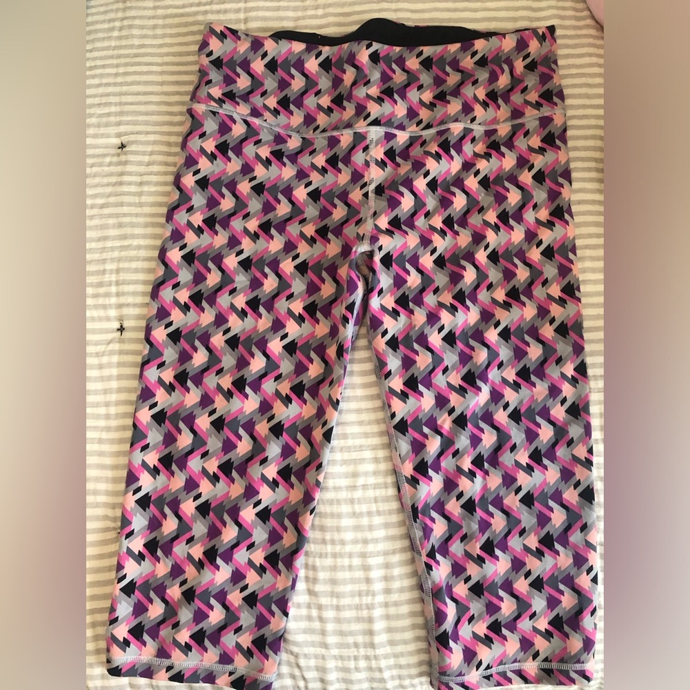 Victoria’s secret sport capri leggings‎ size large